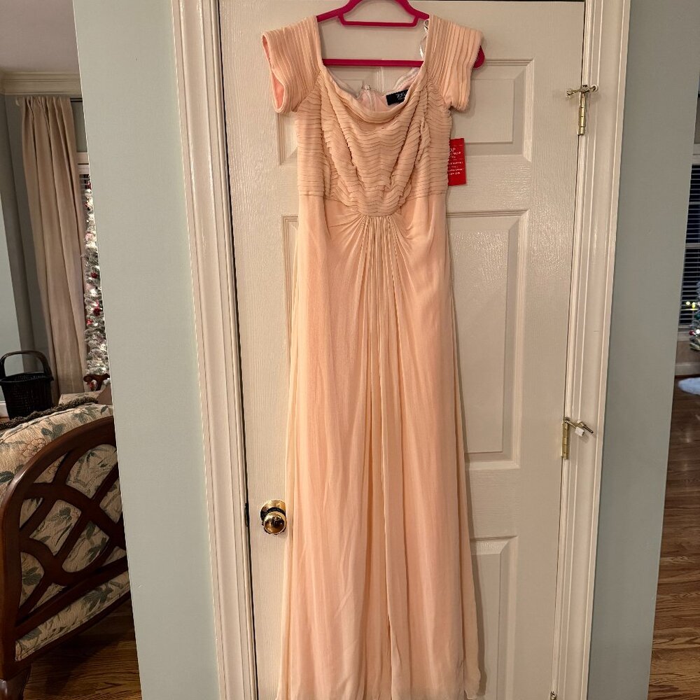 Tadashi Collection Formal Evening Gown - NWT - Peach